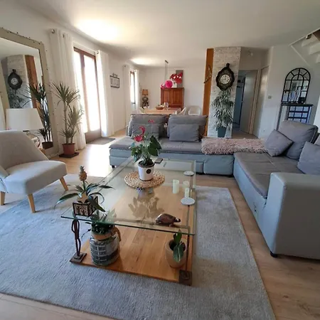 펜션 Jolie 700 M De La Et Des Commerces, 120m2, 3 위스트르앙