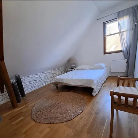 Jolie 700 M De La Et Des Commerces, 120m2, 3 *