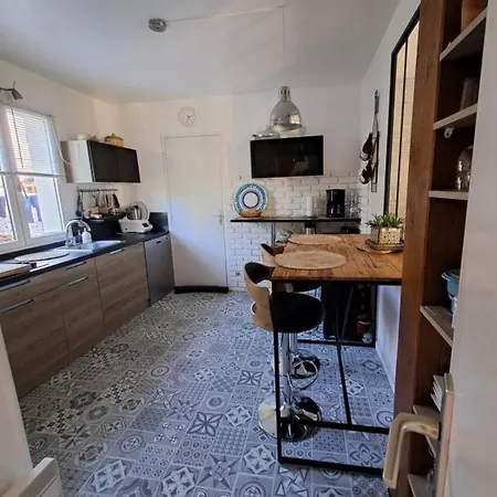Jolie 700 M De La Et Des Commerces, 120m2, 3