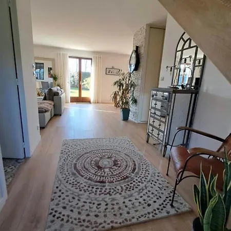 Jolie 700 M De La Et Des Commerces, 120m2, 3 위스트르앙